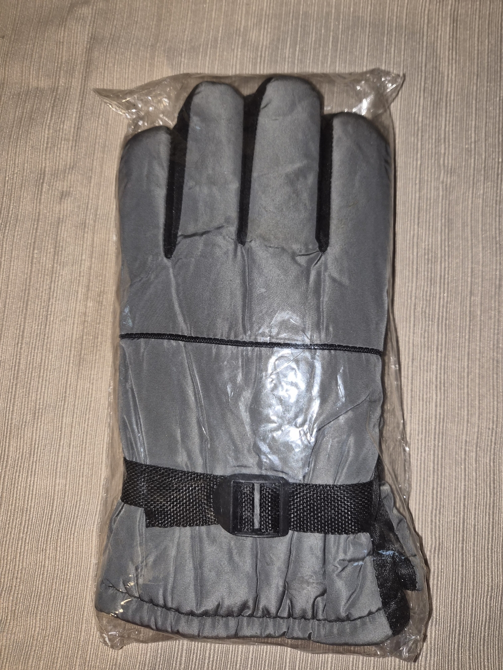 Insulated Gray Winter Gloves with Adjustable Strap